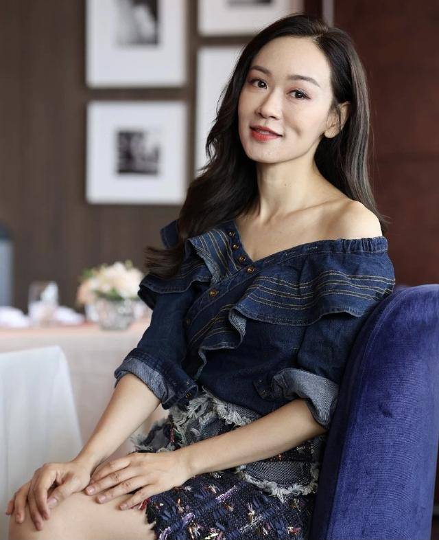 TVB前港姐冠军直播带货成绩突出，被曝月收入超200万，曾未婚生女
