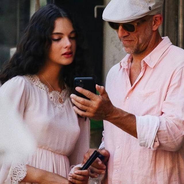 21岁戴娃：遗传母亲莫妮卡的盛世美颜，比“裘花”的女儿漂亮多了