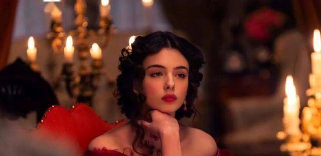 21岁戴娃：遗传母亲莫妮卡的盛世美颜，比“裘花”的女儿漂亮多了