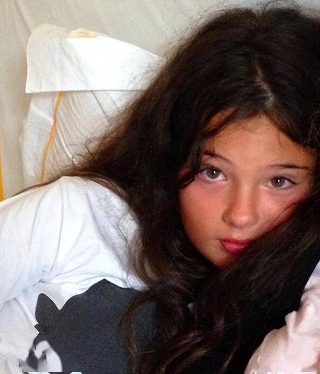 21岁戴娃：遗传母亲莫妮卡的盛世美颜，比“裘花”的女儿漂亮多了