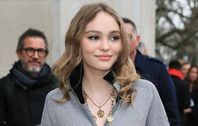 21岁戴娃：遗传母亲莫妮卡的盛世美颜，比“裘花”的女儿漂亮多了