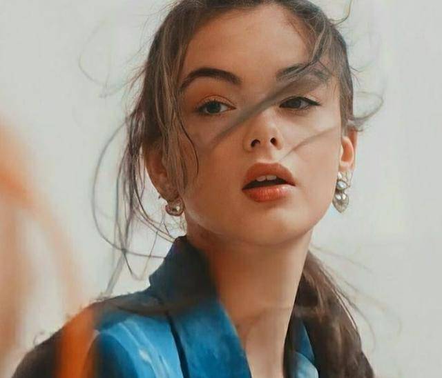 21岁戴娃：遗传母亲莫妮卡的盛世美颜，比“裘花”的女儿漂亮多了