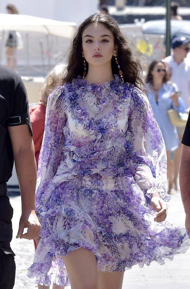 21岁戴娃：遗传母亲莫妮卡的盛世美颜，比“裘花”的女儿漂亮多了