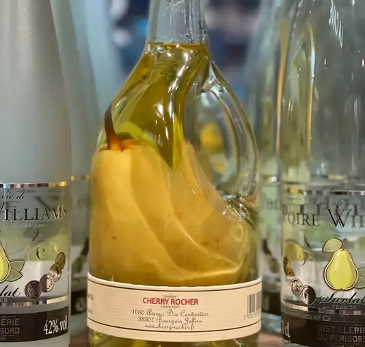 “梨酒”中的梨子，到底是怎么进瓶子的？很多人根本不知道