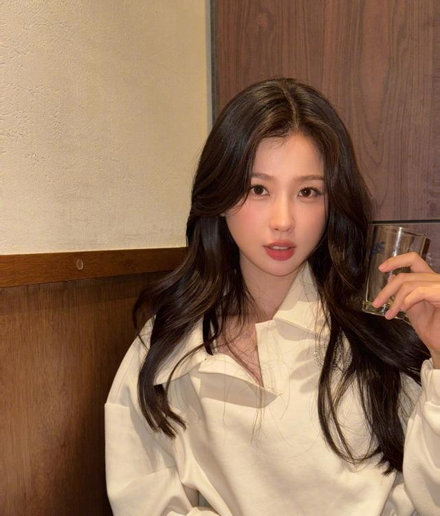 赵露思新歌破2亿 虞书欣同步出新曲被质疑买榜