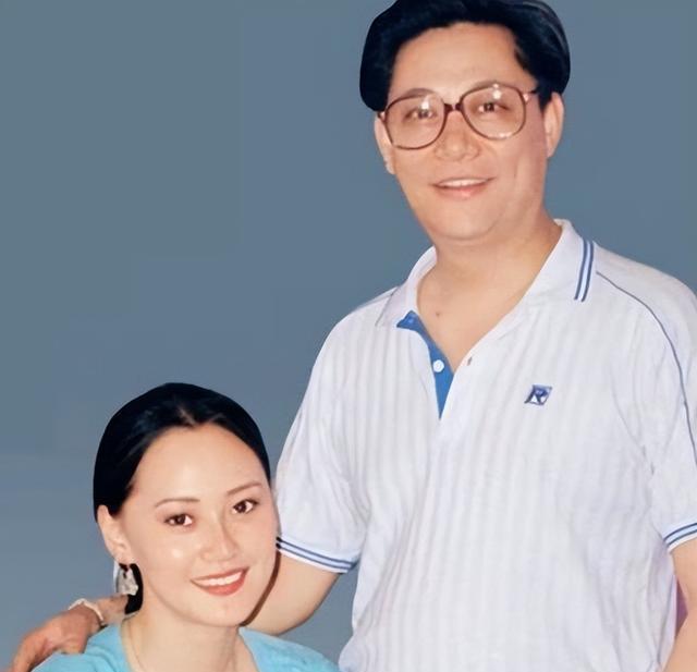 抛弃重病丈夫，与著名导演同居，55岁再嫁豪门，宋佳哪来的底气？