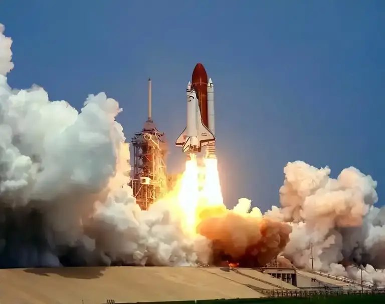 神舟20号返家受阻！疑遭碎片撞击，若修不好，神舟22号或紧急升天