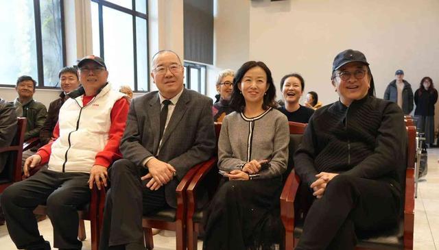 老戏骨集体捧场，前夫哥争议再起，经典剧目能否洗白？