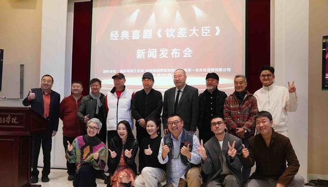 老戏骨集体捧场，前夫哥争议再起，经典剧目能否洗白？