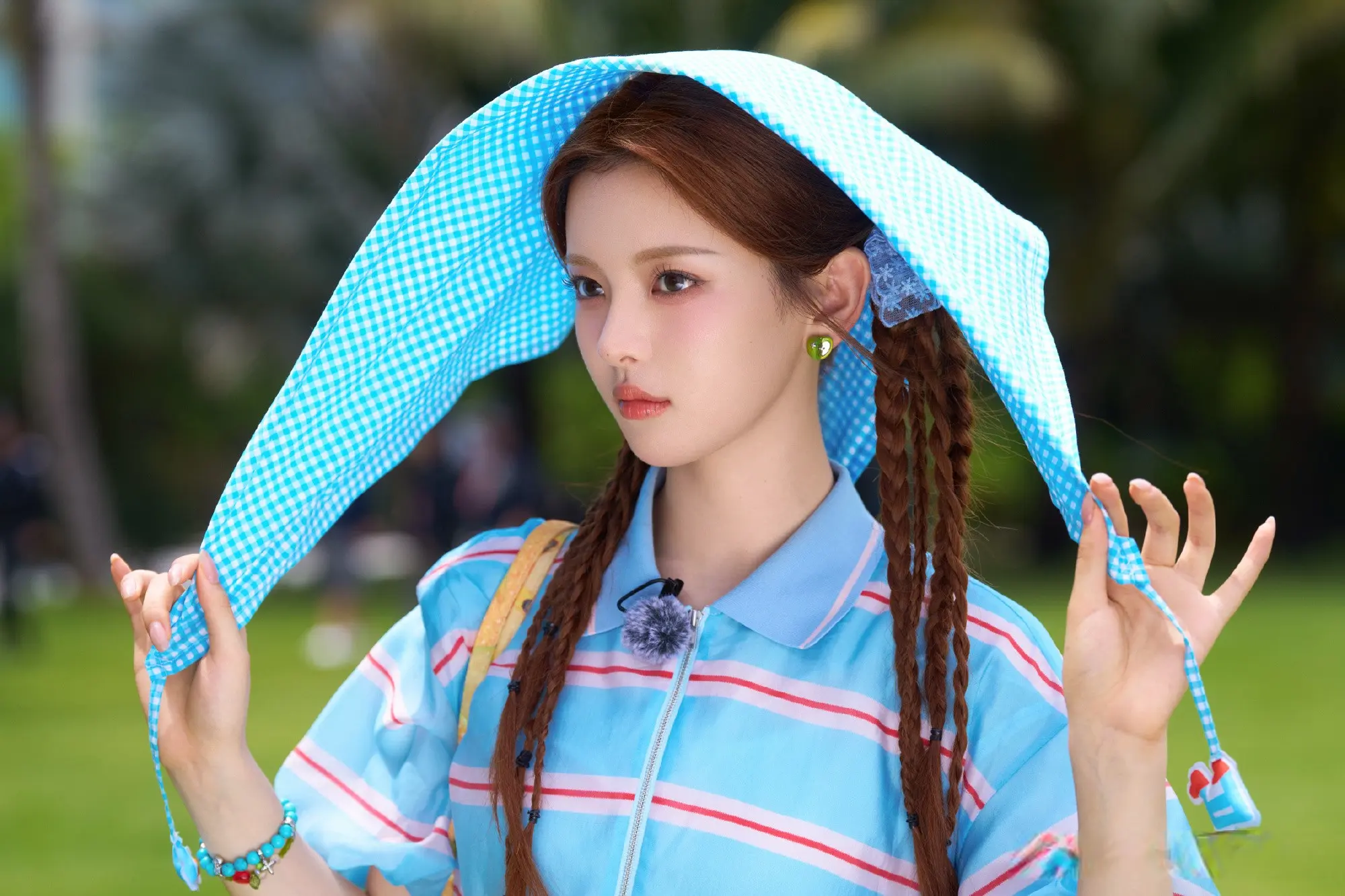 事实证明，上综艺比拍戏更适合杨超越，她终于找到了自己的舒适区