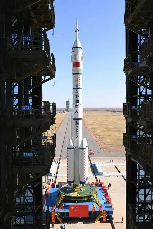 神舟20号返家受阻！疑遭碎片撞击，若修不好，神舟22号或紧急升天