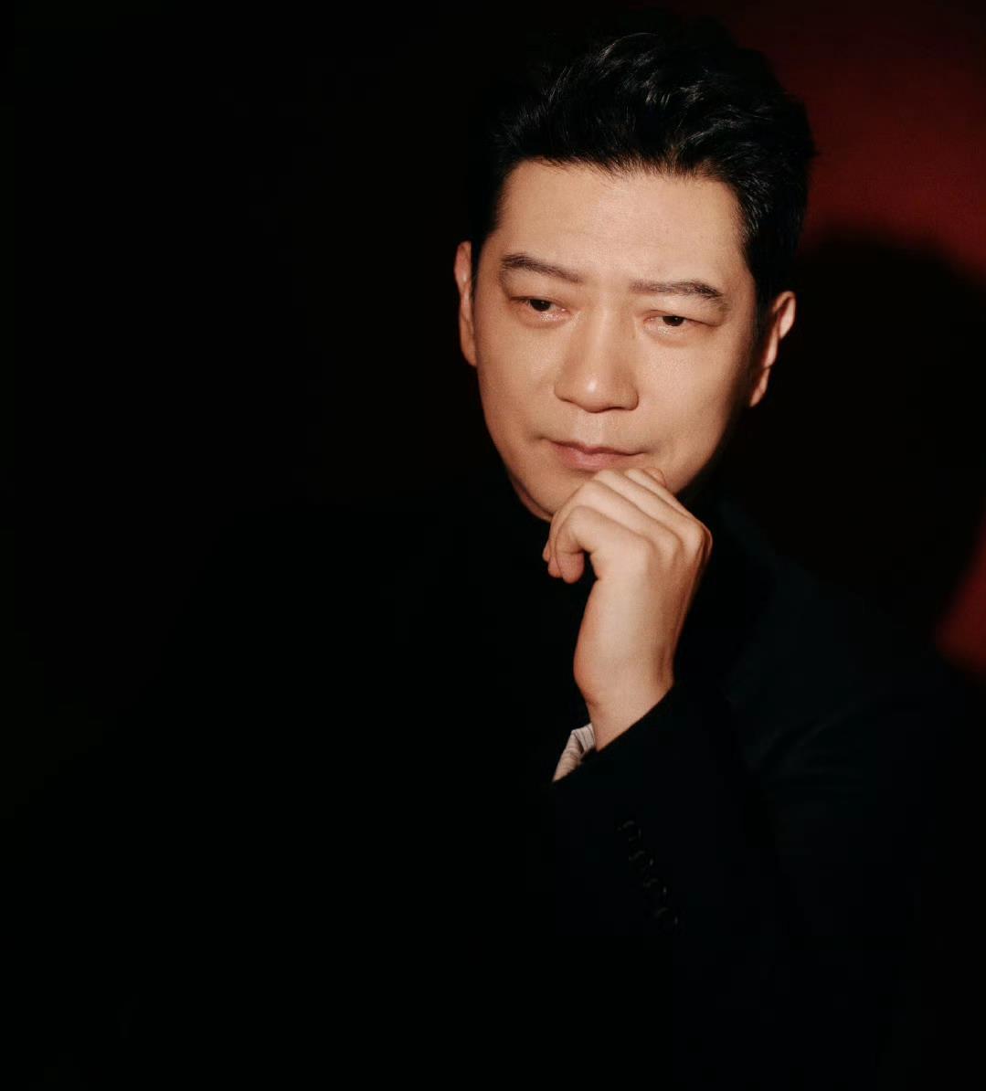 田雨：妻子也是他同行，婚后生2女，回家女儿不认识他了