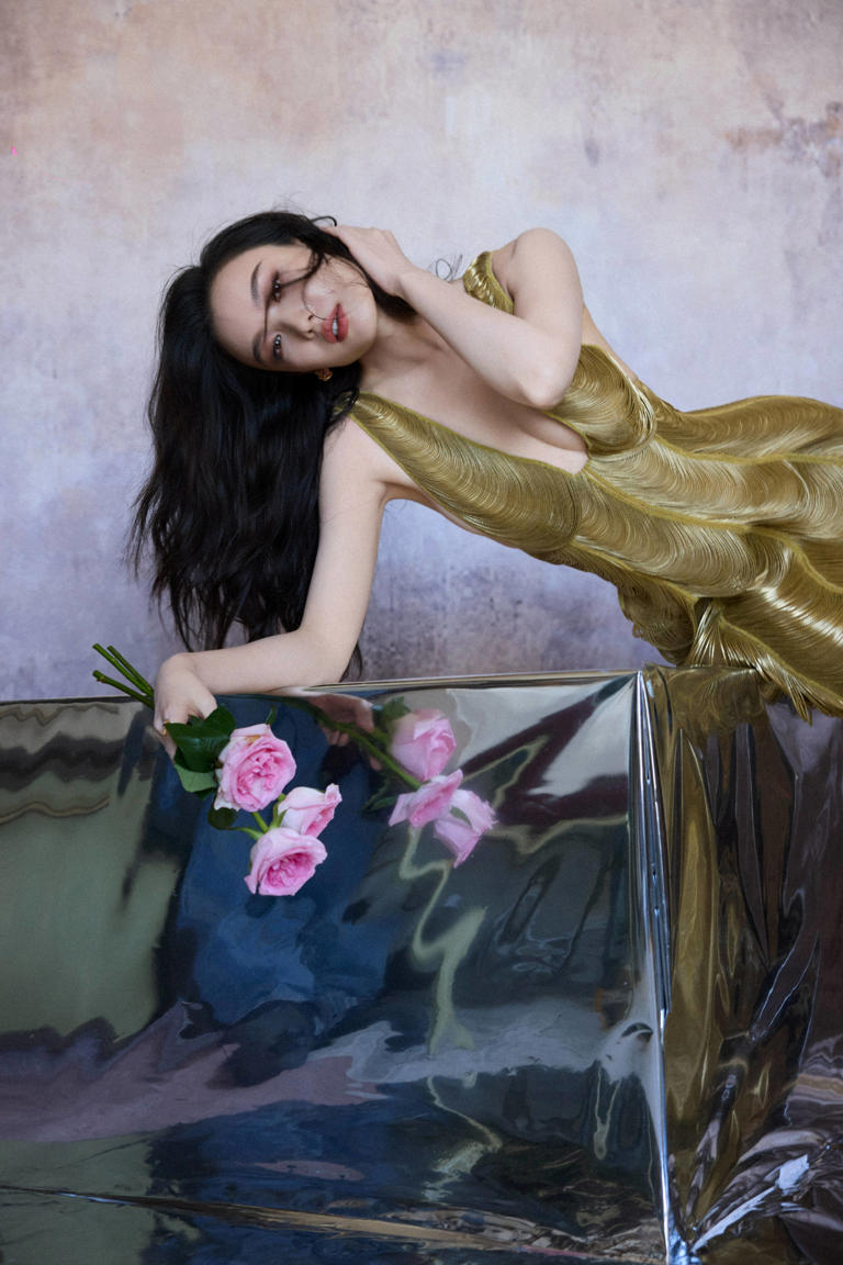 月度最in造型-10月刊：杨幂倪妮承光而来，赵丽颖银河链裙解锁“太阳之泪”新美学