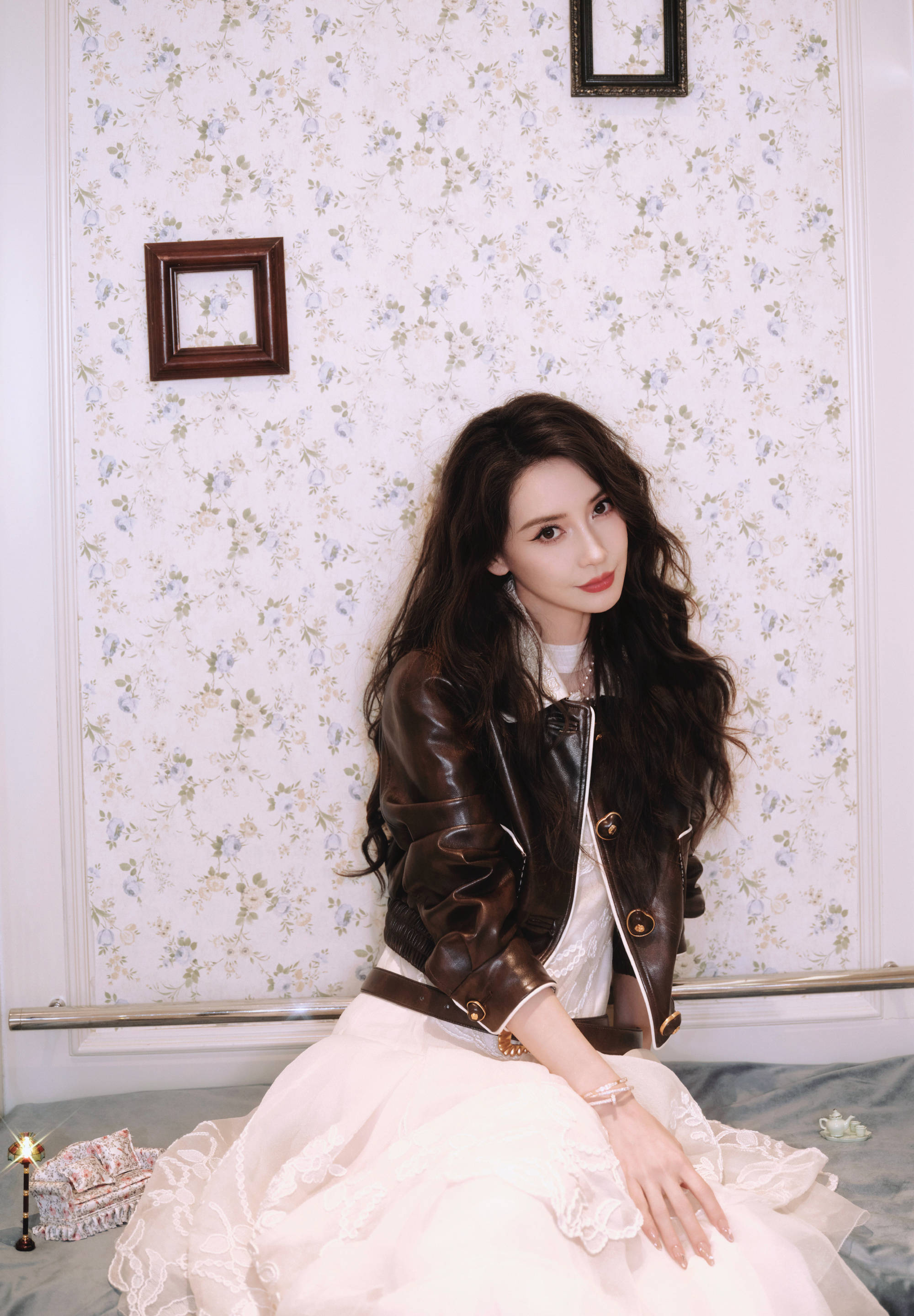 月度最in造型-10月刊：杨幂倪妮承光而来，赵丽颖银河链裙解锁“太阳之泪”新美学