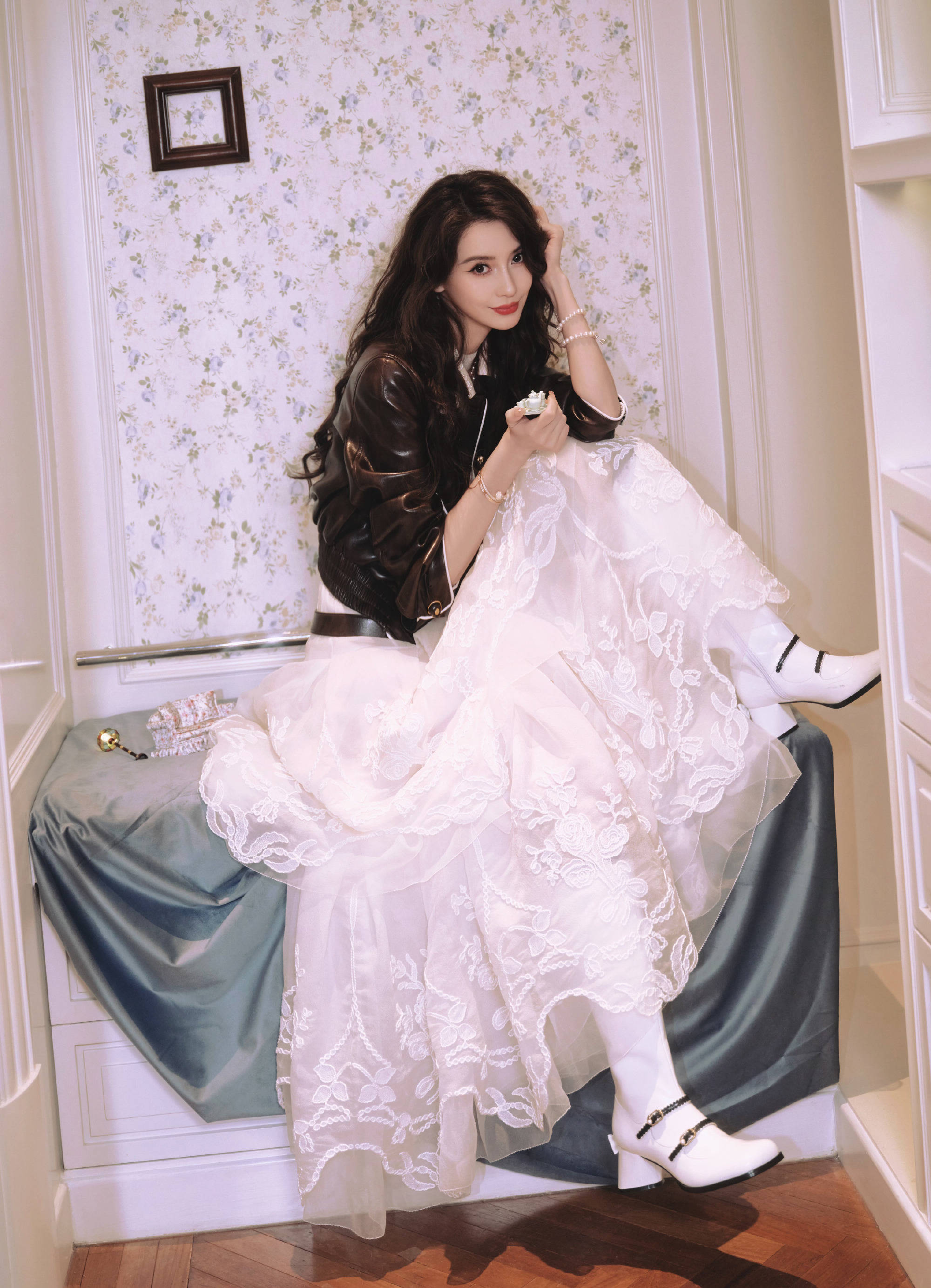 月度最in造型-10月刊：杨幂倪妮承光而来，赵丽颖银河链裙解锁“太阳之泪”新美学