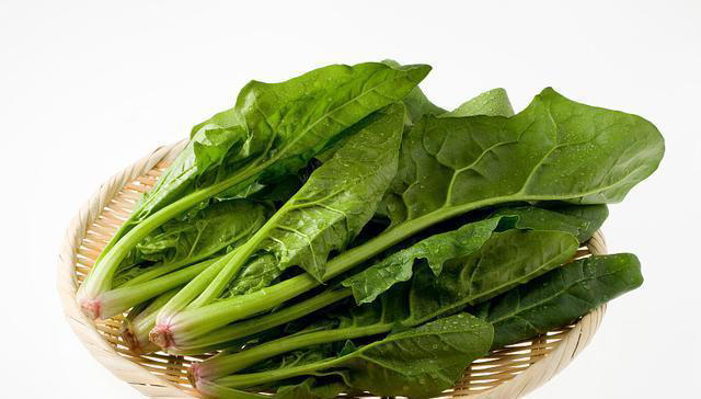 人到中年，一定要注意“静心养心”，多吃4类护心菜，越吃越舒心