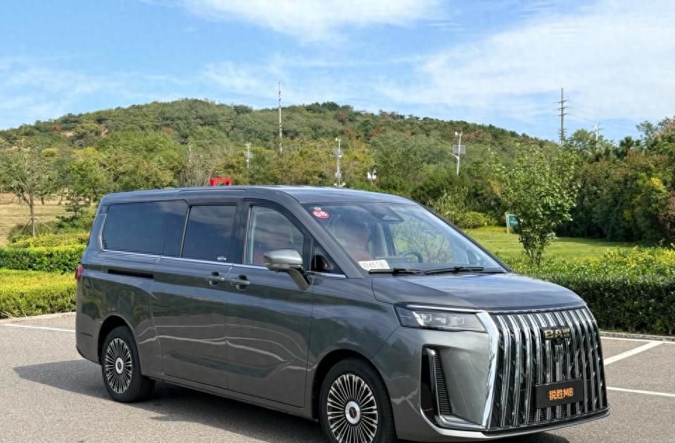 家用商务两不误！北汽全新MPV要来了，车长超5米3，最多容纳9个人