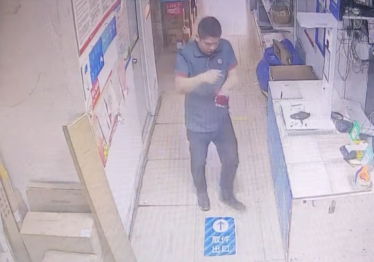 “这是给宝宝最好的周岁礼！”长沙宝妈弄丢金锁和吊坠，快递小哥捡到归还拒收千元报酬