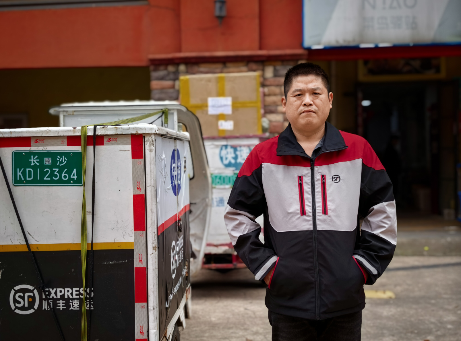 “这是给宝宝最好的周岁礼！”长沙宝妈弄丢金锁和吊坠，快递小哥捡到归还拒收千元报酬