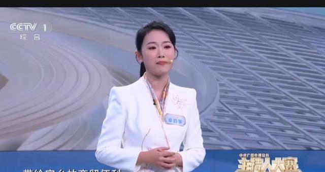秦韵筝成为中央广播电视总台主持人大赛最年轻的女选手。