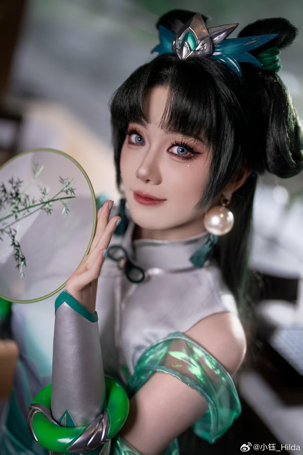 小钰分享COS照：青城山高风露寒，佩环挂着山花树