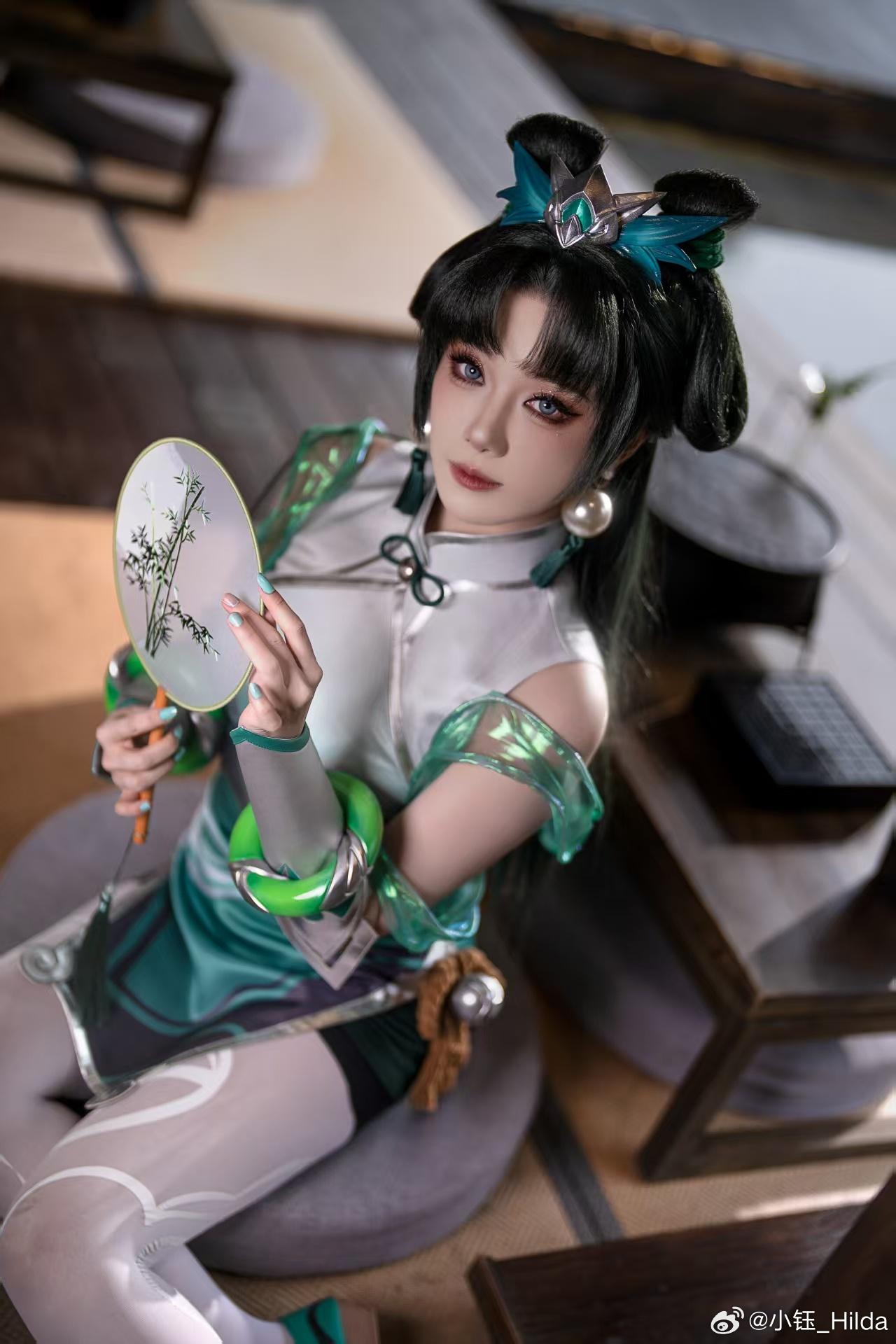 小钰分享COS照：青城山高风露寒，佩环挂着山花树