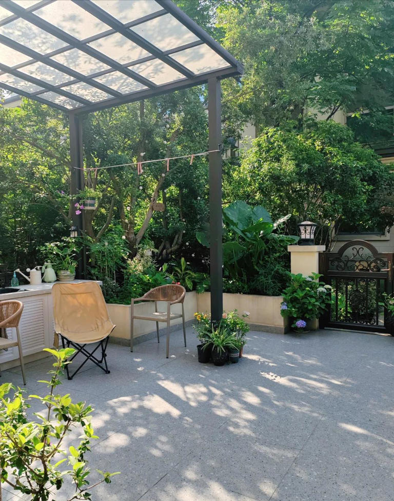 张馨予晒出家居生活，凭一院子就圈粉无数，网友：一看就不是摆拍