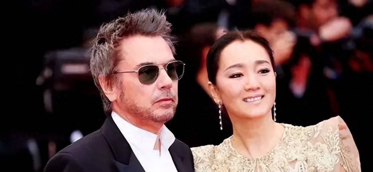 70岁米歇尔求婚52岁巩俐，势均力敌的爱情才最可贵