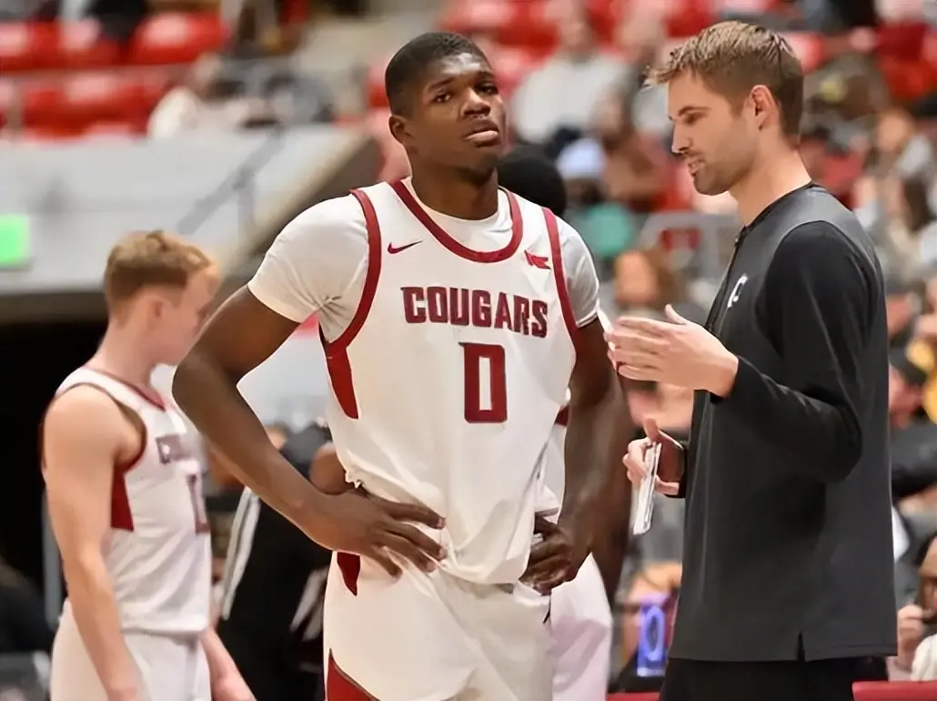 三分球6中6砍27分！火箭错过超新星考沃德，伊森越打越差