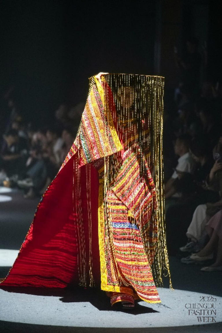 当羌绣走上T台：汶川携手成都时尚产业协会打造文旅融合新范式