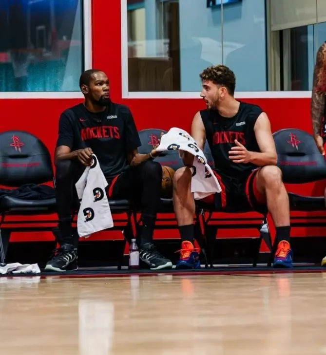 2场轰60分！火箭队杜兰特为输球揽责，2年9000万续约，斯通捡漏了