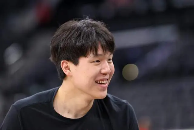 场均2分1篮板，杨瀚森出场顺位靠后 中锋受伤也没机会 与开拓者不搭