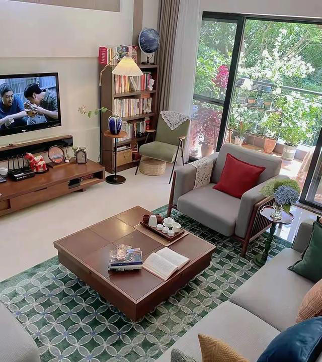 发现广东一退休夫妻，因家里太干净而走红，网友这样的家可以住吗