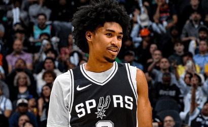 马刺118-107篮网，喜迎3连胜，托马斯空砍40分，比赛说明4个事实