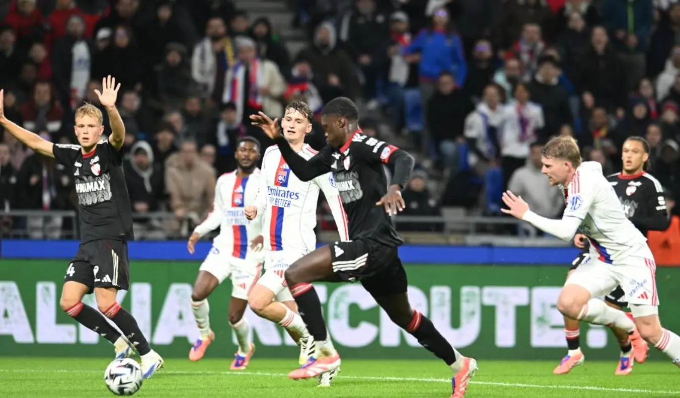 一场2-1上演绝杀，争冠格局大乱，巴黎优势极小，前4差距最多2分