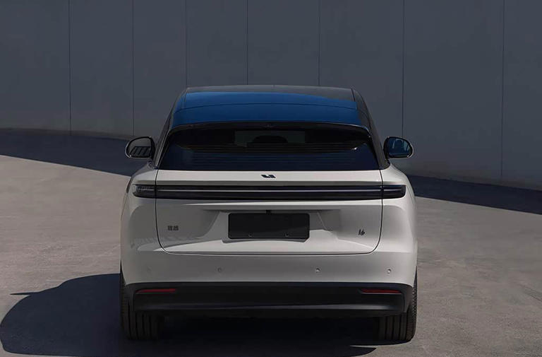 24.98万起理想i6，双腔空气悬架可选，豪华体验一步到位