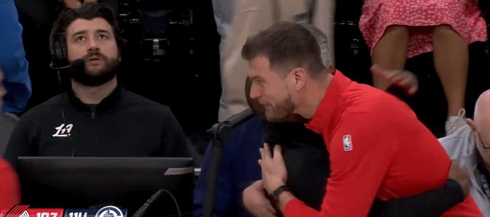 祖巴茨表扬杨瀚森很有天赋，14中9虐开拓者内线，他却夸奖了小杨