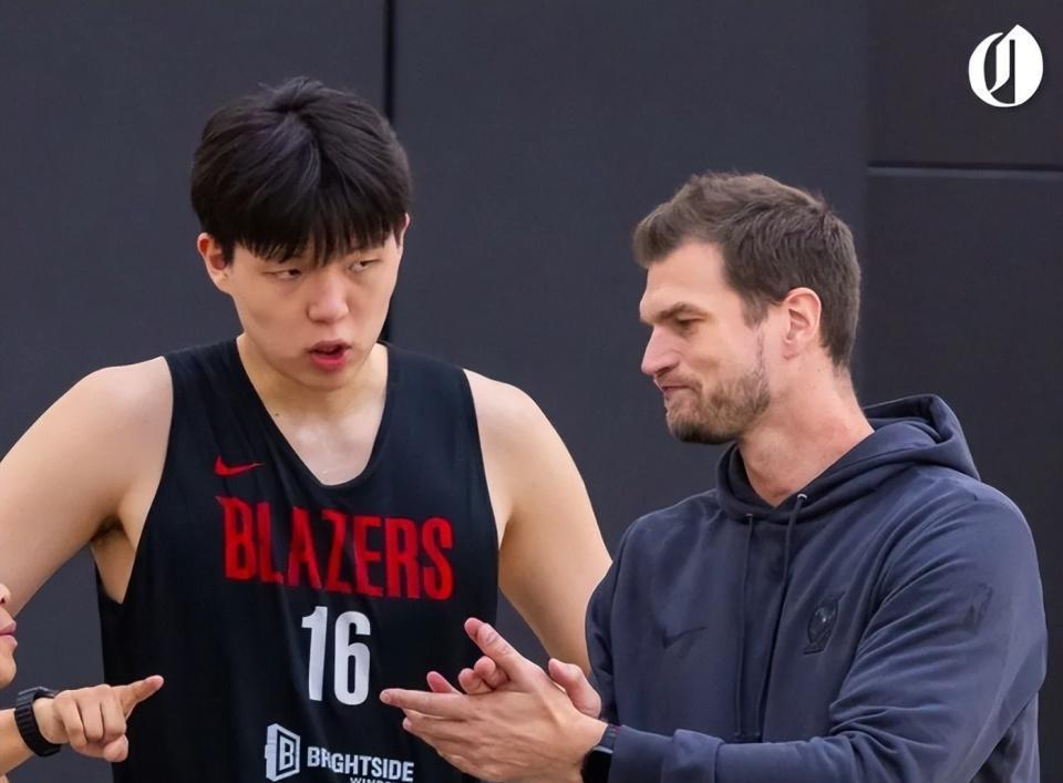 祖巴茨表扬杨瀚森很有天赋，14中9虐开拓者内线，他却夸奖了小杨