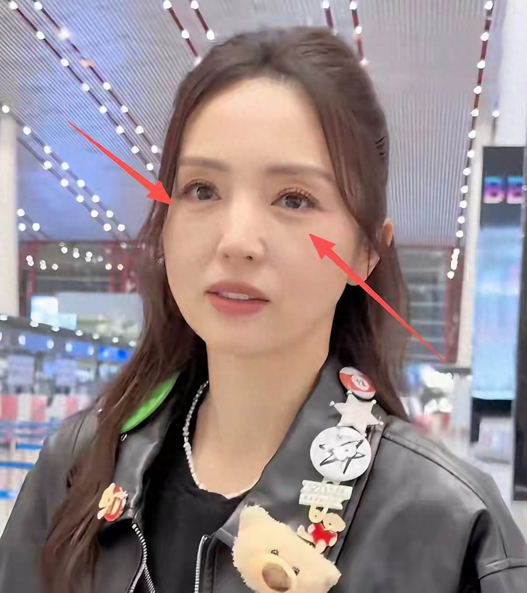 董璇近照显老态，张维伊出行受追捧，二人事业大涨 