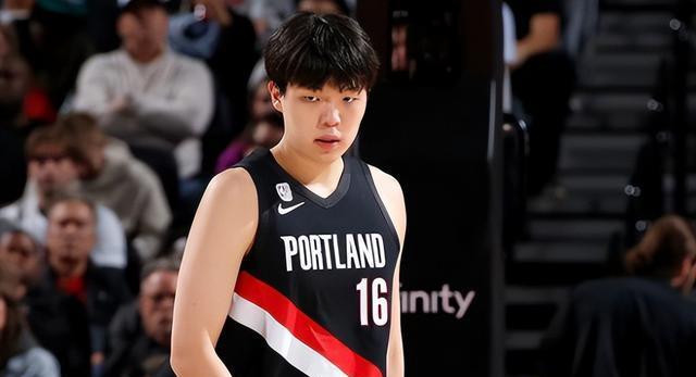 杨瀚森4分钟贡献2分1篮板，第二节却未能登场，两个原因所致