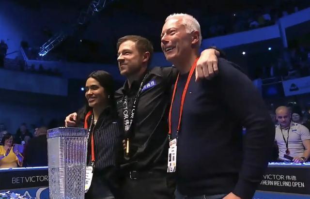 特鲁姆普演戏！决胜局两杆疑似放水，助小司机拿走北爱赛冠军