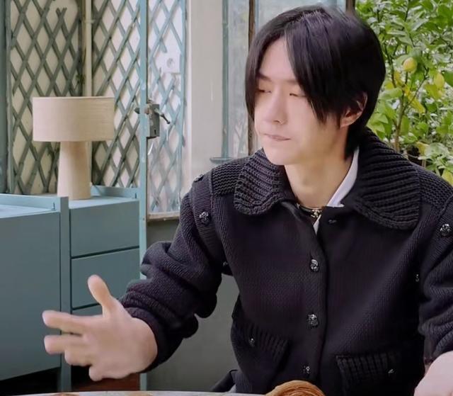 王一博啃个面包咋就火了？内娱“装”与“真”的终极battle