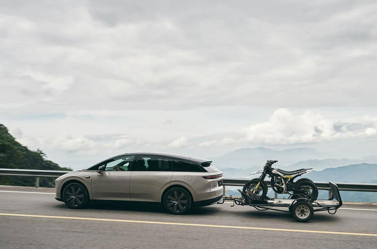 24.98万起理想i6，双腔空气悬架可选，豪华体验一步到位