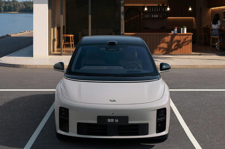 24.98万起理想i6，双腔空气悬架可选，豪华体验一步到位