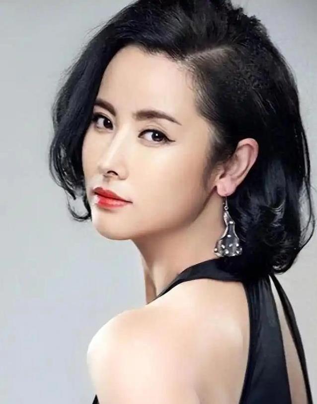 41岁嫁人被丈夫算计，44岁法庭上翻盘，她带着儿子重启人生