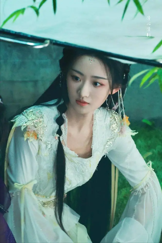 女演员长相有多重要？看《暗河传》35岁彭小苒和26岁杨雨潼就知道