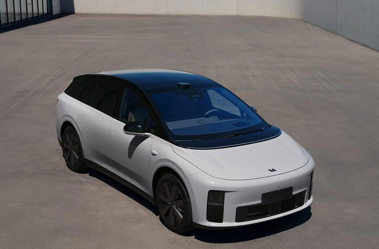 24.98万起理想i6，双腔空气悬架可选，豪华体验一步到位