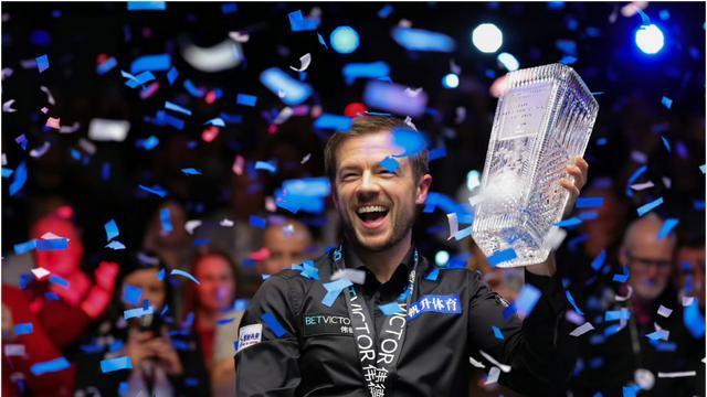 特鲁姆普演戏！决胜局两杆疑似放水，助小司机拿走北爱赛冠军