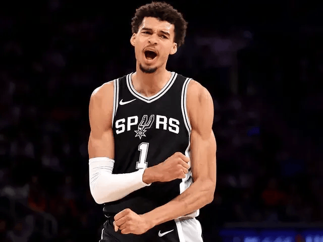 KJ&文班：这就是波波维奇想要的致敬方式，他代表这里的文化