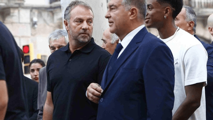 拉波尔塔今日造访巴萨更衣室，亲切接见球员并发表鼓励讲话